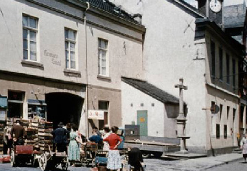 Kreuze und christliche Symbole